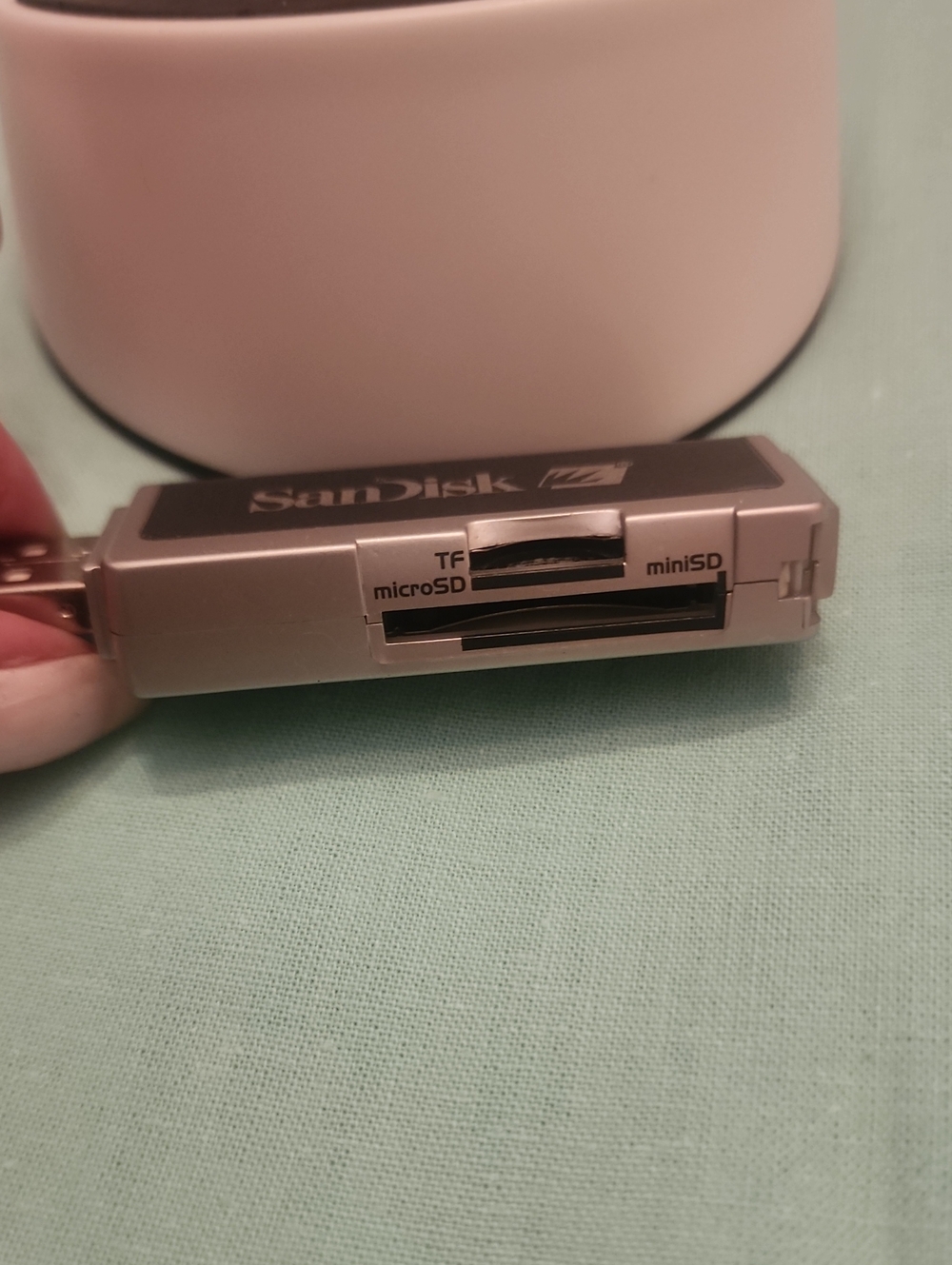 SanDisk Silver and Black Multi-Card USB Reader - TF / microSD / miniSD